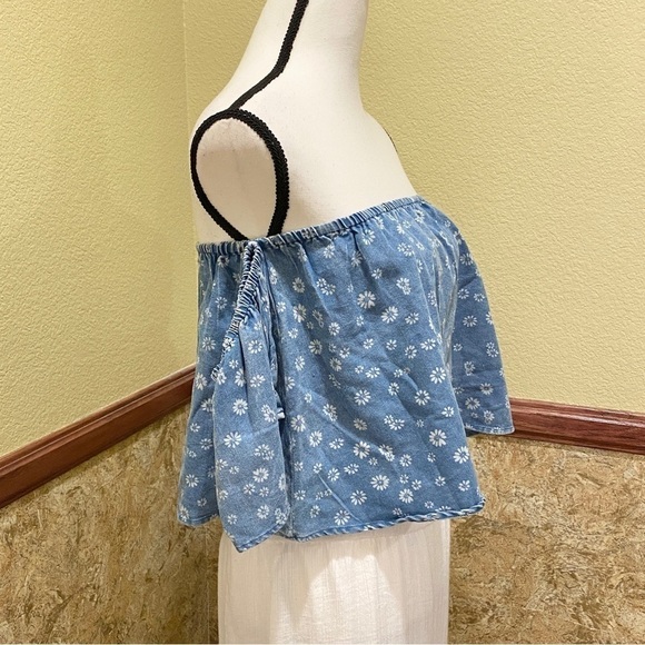 Lulus Carmelia Blue Floral Print Chambray Off-the-Shoulder Crop Top Size Small - Picture 4 of 10